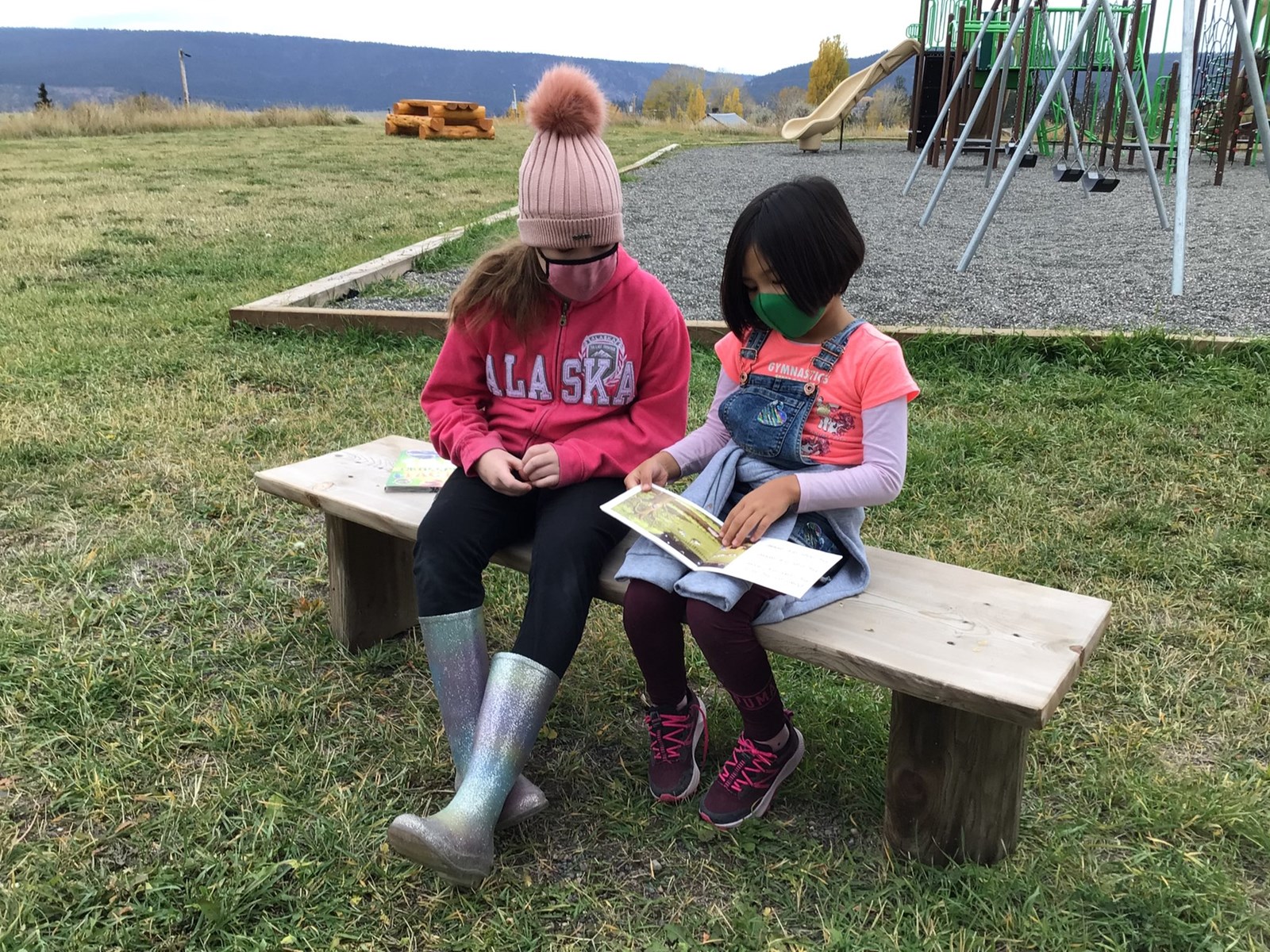 Two%20girls%20reading.jfif